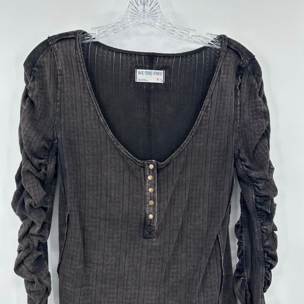 Free People We The Free Hope Henley Ruched Sleeve Washed Black Top Womens Size S - Picture 4 of 11